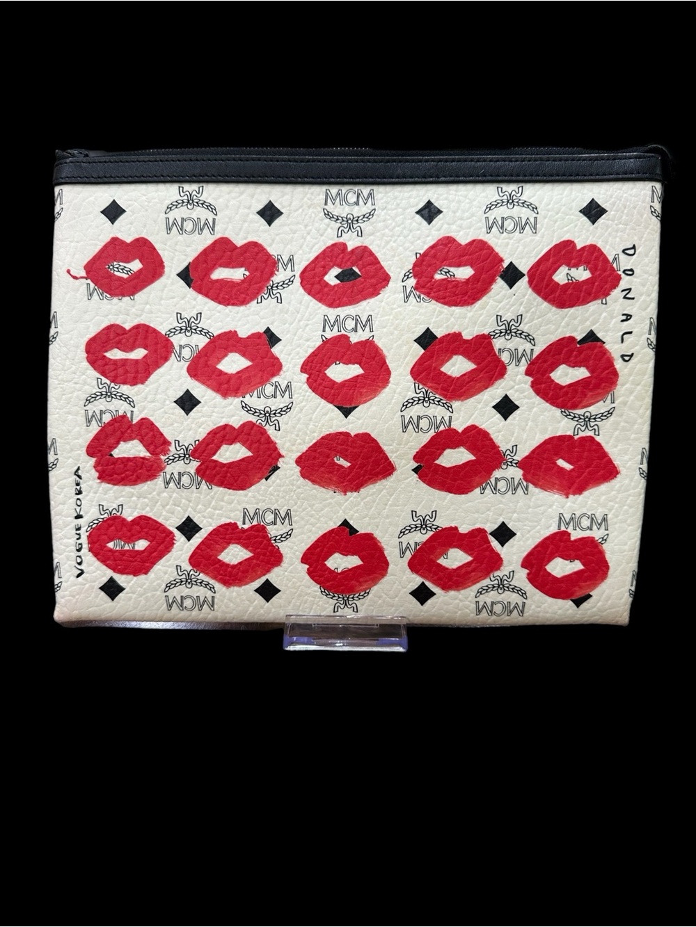 MCM Cream Zip Pouch with Red Kiss Print 💋 - Picture 2 of 7